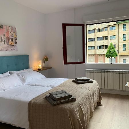 Apartamentos Santullano 1 Oviedo Bagian luar foto