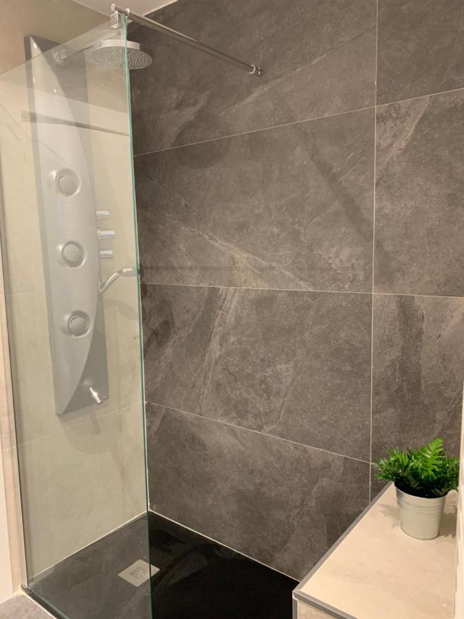 Apartamentos Santullano 1 Oviedo Bagian luar foto