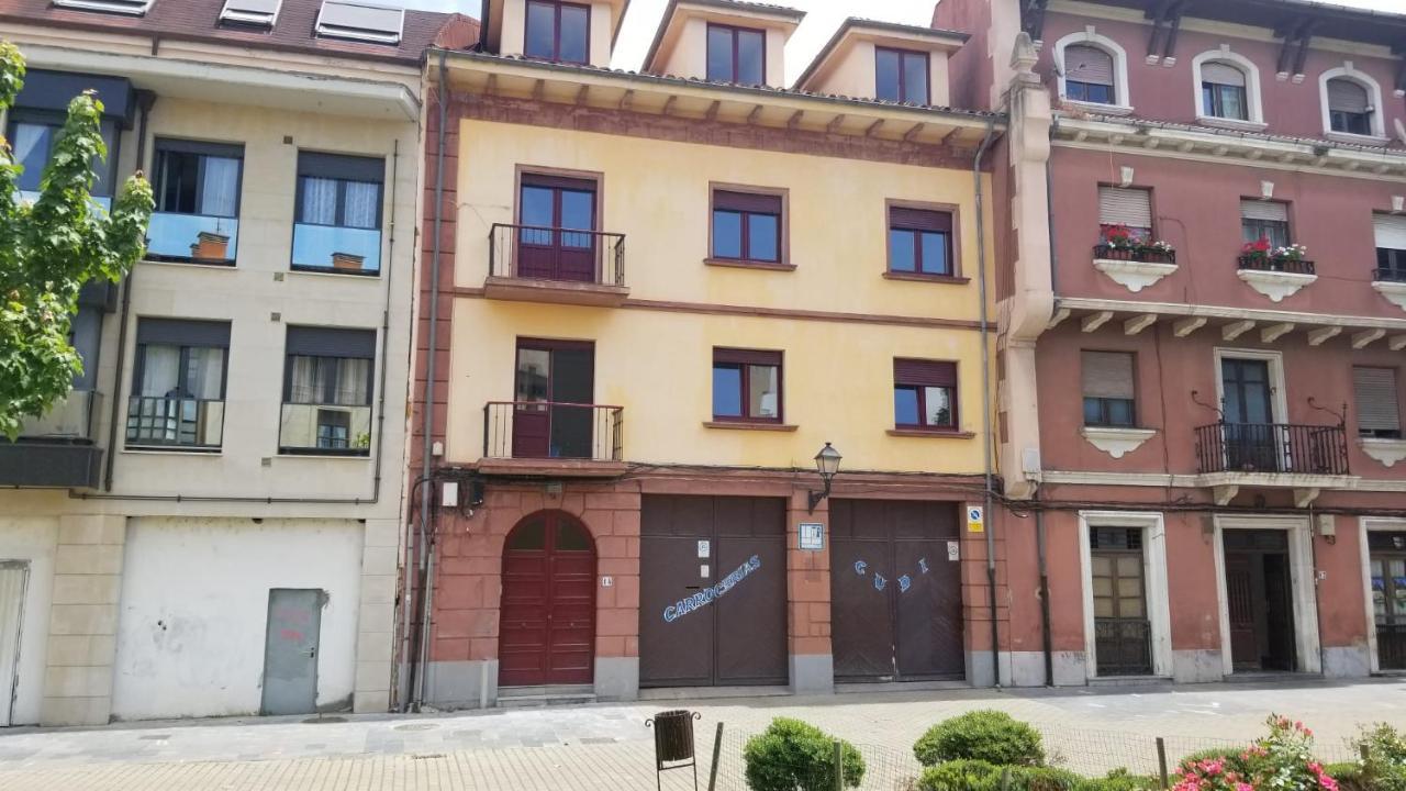 Apartamentos Santullano 1 Oviedo Bagian luar foto